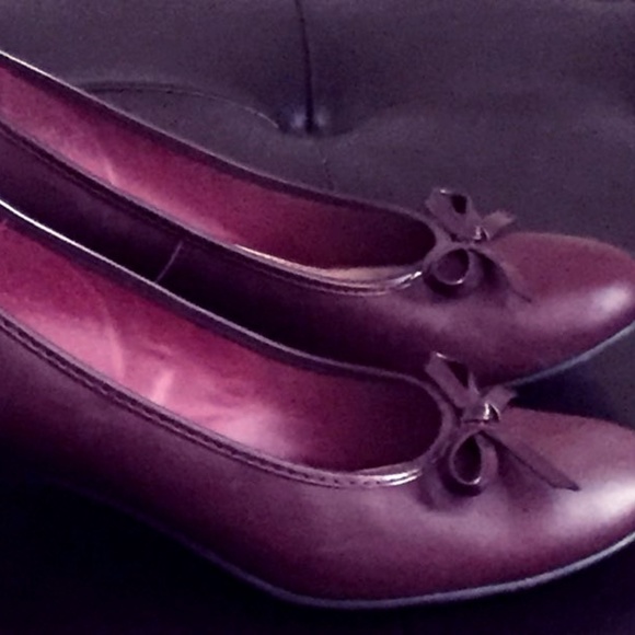 Jaclyn Smith Shoes - Jaclyn Smith Burgundy Pumps